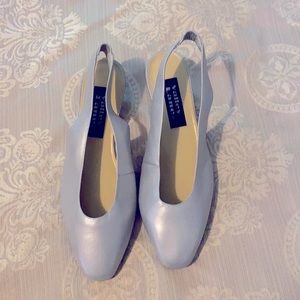 Valley Lane Silver Sling Back size 7 1/2W
